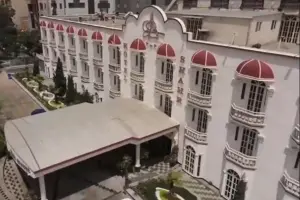  فضای ورودی و لابی هتل شهر