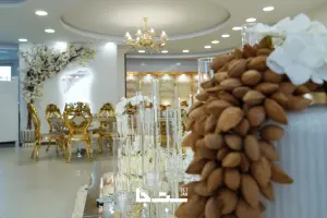  دکوراسیون سالن عقد و ازدواج رزگلد