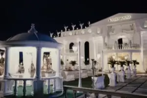  مراسم باشکوه در عمارت کاخ ایرونی