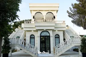  معرفی فضاهای مختلف باغ عمارت ماهرو