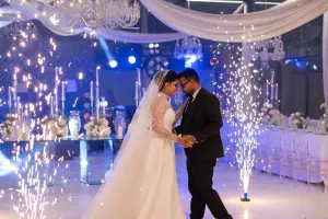  نمونه‌ای از مراسم در سالن عقد آقای تشریفات